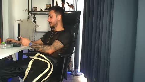 Snapshot of andrewbanner chatting on 12, 3, 2025 MasterRomania online show from 12, 3, 2025