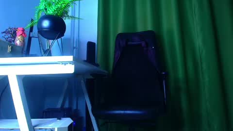 Snapshot of andrewbanner chatting on 21, 4, 2026 MasterRomania online show from 21, 4, 2026