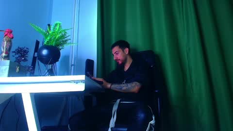 Snapshot of andrewbanner chatting on 22, 4, 2026 MasterRomania online show from 22, 4, 2026