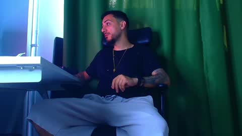 Snapshot of andrewbanner chatting on 27, 4, 2026 MasterRomania online show from 27, 4, 2026