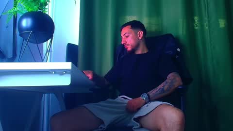 Snapshot of andrewbanner chatting on 28, 4, 2026 MasterRomania online show from 28, 4, 2026