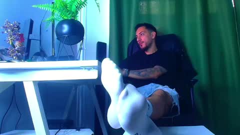 Snapshot of andrewbanner chatting on 29, 4, 2026 MasterRomania online show from 29, 4, 2026