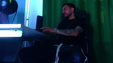 Snapshot of andrewbanner chatting on 4, 5, 2026 MasterRomania online show from 4, 5, 2026