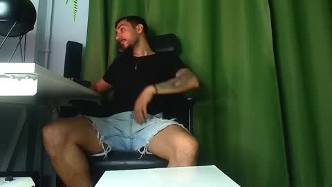 Snapshot of andrewbanner chatting on 10, 5, 2026 MasterRomania online show from 10, 5, 2026