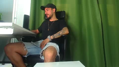 Snapshot of andrewbanner chatting on 11, 5, 2026 MasterRomania online show from 11, 5, 2026
