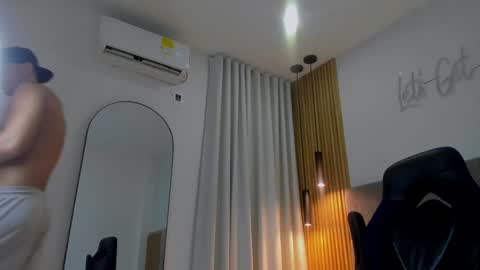 Snapshot of andrewlamar77 chatting on 12, 12, 2024 Andrewlamar21 online show from 12, 12, 2024