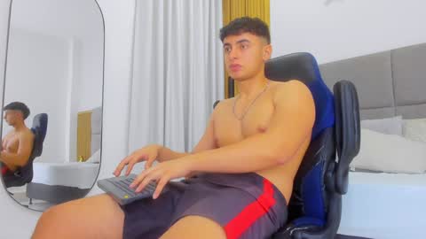 Snapshot of andrewlamar77 chatting on 13, 12, 2024 Andrewlamar21 online show from 13, 12, 2024