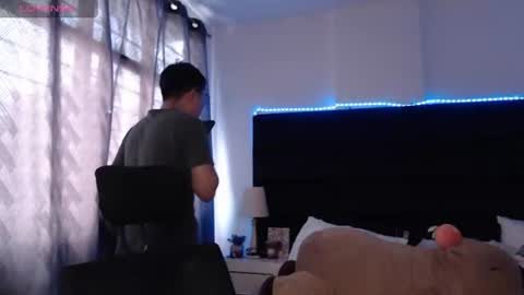 andrewmhilton_ online show from 16, 6, 2026