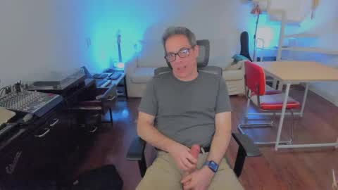 Snapshot of andy0pandi chatting on 8, 9, 2025 Andrew online show from 8, 9, 2025