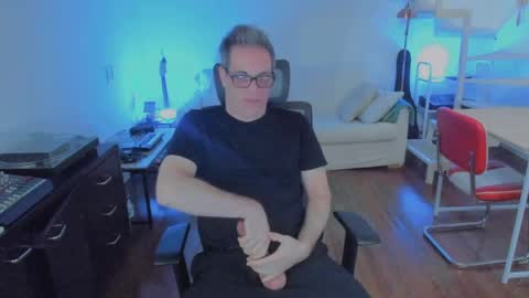 Snapshot of andy0pandi chatting on 28, 10, 2025 Andrew online show from 28, 10, 2025