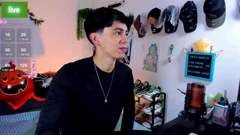 andy_guez_11 online show from 20, 10, 2025