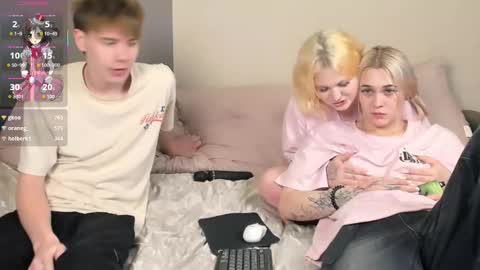 Snapshot of andyjey_ chatting on 5, 10, 2025 Mandy and Andy online show from 5, 10, 2025