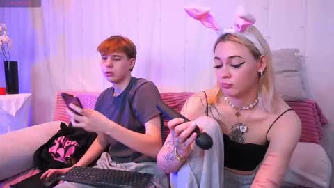 Snapshot of andyjey_ chatting on 17, 10, 2025 Mandy and Andy online show from 17, 10, 2025