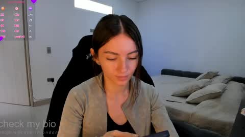 Snapshot of anelisse_ chatting on 11, 2, 2025 online show from 11, 2, 2025