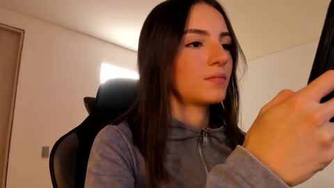 Snapshot of anelisse_ chatting on 17, 2, 2025 online show from 17, 2, 2025