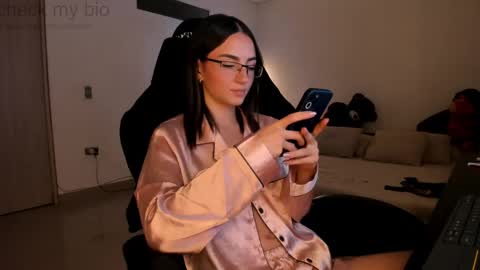 Snapshot of anelisse_ chatting on 21, 2, 2025 online show from 21, 2, 2025