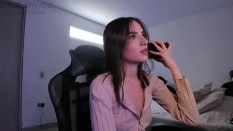 Snapshot of anelisse_ chatting on 27, 2, 2025 online show from 27, 2, 2025