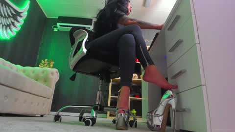 Snapshot of anemariejolie chatting on 12, 1, 2025 Anne online show from 12, 1, 2025