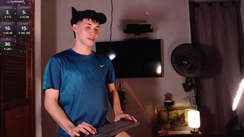 Snapshot of angel_bless19 chatting on 24, 12, 2024 Angel   help me with 100 thumbs up online show from 24, 12, 2024