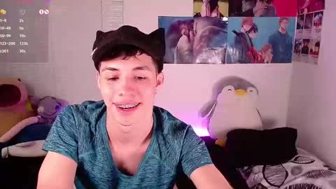 Snapshot of angel_bless19 chatting on 27, 12, 2024 Angel   help me with 100 thumbs up online show from 27, 12, 2024