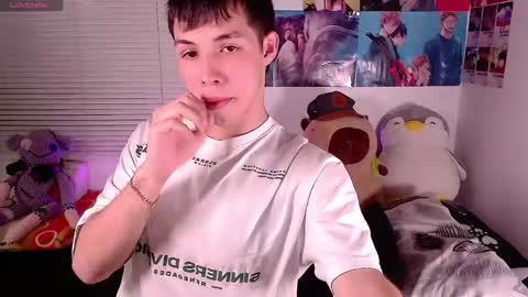 Snapshot of angel_bless19 chatting on 6, 1, 2025 Angel   help me with 100 thumbs up online show from 6, 1, 2025