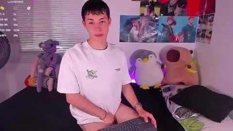 Snapshot of angel_bless19 chatting on 12, 1, 2025 Angel   help me with 100 thumbs up online show from 12, 1, 2025