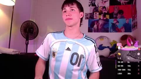 Snapshot of angel_bless19 chatting on 9, 3, 2025 Angel   help me with 100 thumbs up online show from 9, 3, 2025