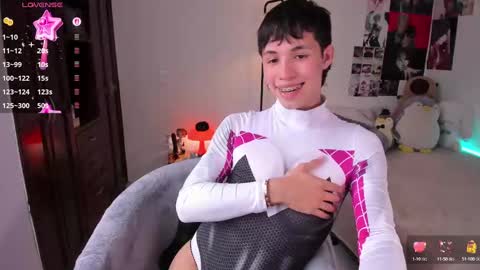 Snapshot of angel_bless19 chatting on 11, 9, 2025 Angel   help me with 100 thumbs up online show from 11, 9, 2025