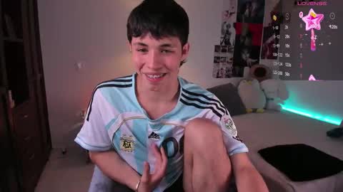 Snapshot of angel_bless19 chatting on 15, 9, 2025 Angel   help me with 100 thumbs up online show from 15, 9, 2025