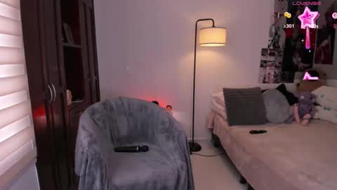 Snapshot of angel_bless19 chatting on 18, 9, 2025 Angel   help me with 100 thumbs up online show from 18, 9, 2025