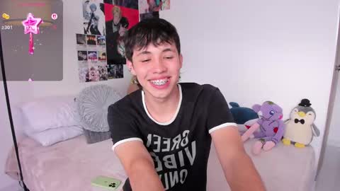 Snapshot of angel_bless19 chatting on 20, 9, 2025 Angel   help me with 100 thumbs up online show from 20, 9, 2025