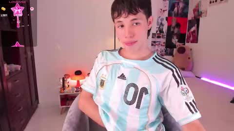 Snapshot of angel_bless19 chatting on 6, 10, 2025 Angel   help me with 100 thumbs up online show from 6, 10, 2025