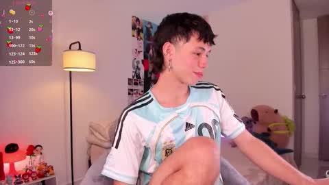 Snapshot of angel_bless19 chatting on 20, 10, 2025 Angel   help me with 100 thumbs up online show from 20, 10, 2025