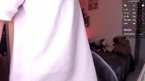 Snapshot of angel_bless19 chatting on 19, 2, 2026 Angel help me with 100 thumbs up online show from 19, 2, 2026