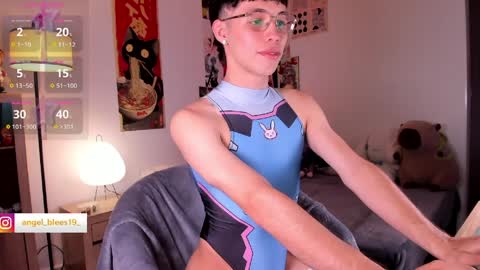 Snapshot of angel_bless19 chatting on 30, 3, 2026 Angel help me with 100 thumbs up online show from 30, 3, 2026