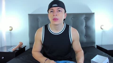 Angel Cuervo online show from 2, 12, 2024