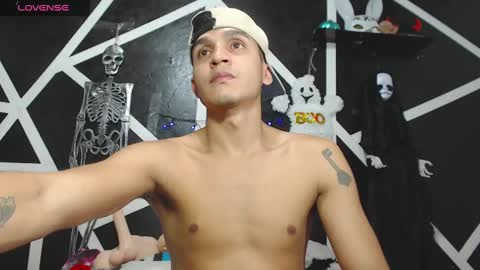 Snapshot of angel_latinboy chatting on 16, 10, 2025 Angel online show from 16, 10, 2025