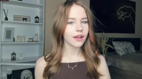 Snapshot of angel_to_burn chatting on 18, 5, 2026 SofiaSofi online show from 18, 5, 2026