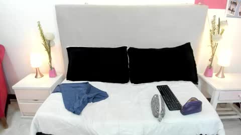 Snapshot of angel_velvet_ chatting on 13, 10, 2025 angel_velvet_ online show from 13, 10, 2025