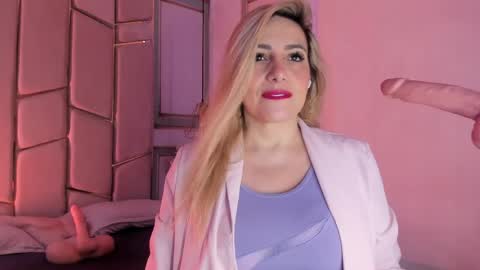 Snapshot of angel_vibes_ chatting on 9, 4, 2026 Angel online show from 9, 4, 2026