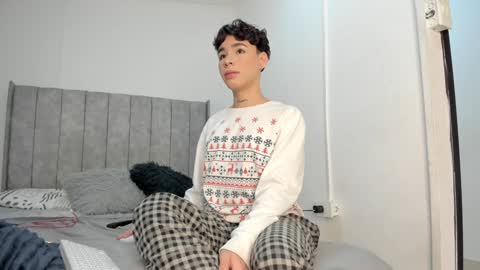 Snapshot of angel_villarreal chatting on 15, 12, 2024 Angel online show from 15, 12, 2024