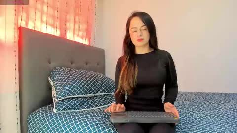 angela_nix online show from 12, 12, 2024