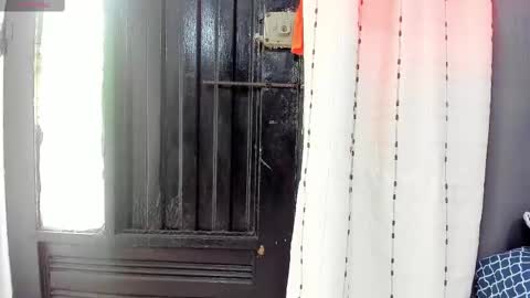 angela_nix online show from 8, 1, 2025