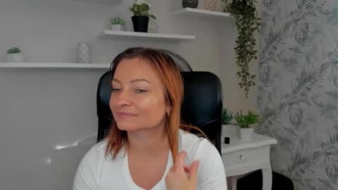 Angela online show from 12, 9, 2025