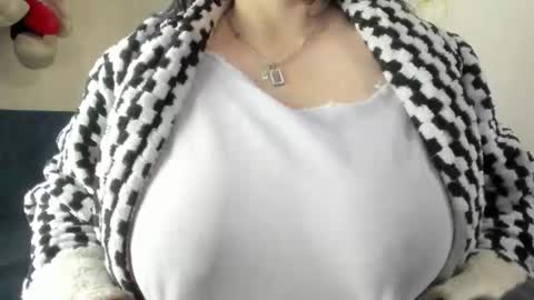 Angela online show from 10, 11, 2025