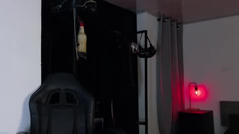 Snapshot of angelabl0odborne chatting on 4, 10, 2025 Angela help me reach 100 thumbs up online show from 4, 10, 2025