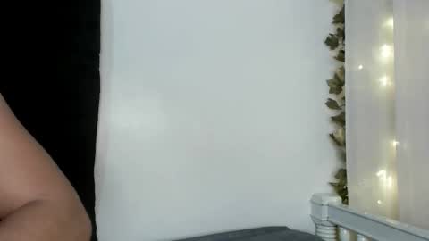 Snapshot of angelainparis28 chatting on 19, 9, 2025 ANGELA online show from 19, 9, 2025