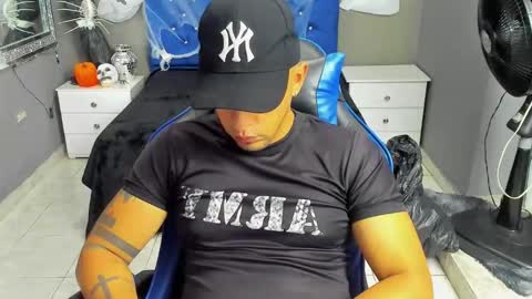 Angel And Cris online show from 28, 10, 2025