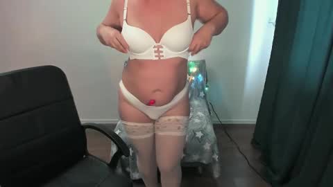 Snapshot of angelaroberti2 chatting on 17, 1, 2026 glow online show from 17, 1, 2026