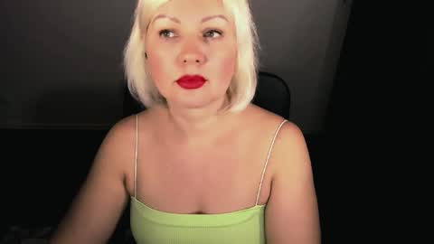 Snapshot of angelaroberti2 chatting on 27, 3, 2026 glow online show from 27, 3, 2026